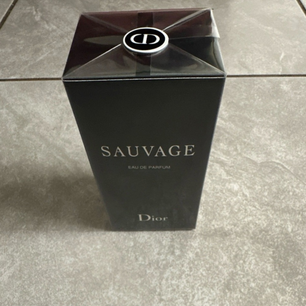 Dior Sauvage Eau de Parfum - Black Packaging - Picture 3 of 4